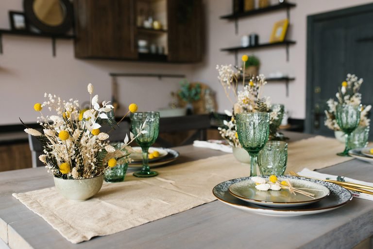 The Secret To Simple Elegance: Dried Flower Table Decor You Can Arrange In Minutes