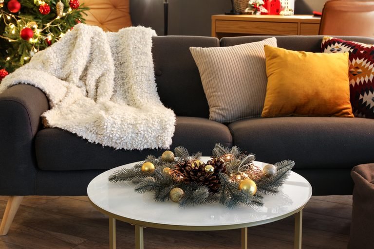 100 Easy Ways to Style Cozy Christmas Coffee Table Decor This Winter