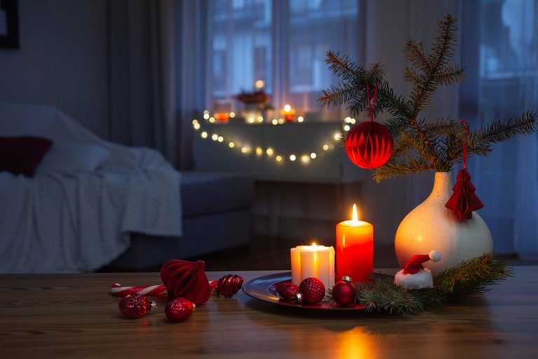 35 Easy DIY Ideas for Coffee Table Christmas Decor Trays This Winter