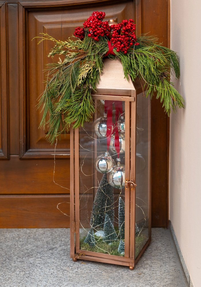 35 Small Front Porch Christmas Decor Ideas Just Using A Lantern