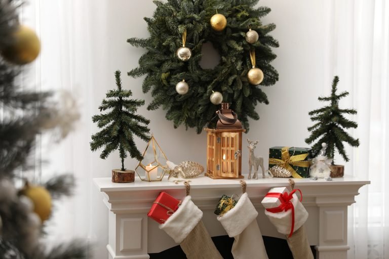 Simple Christmas Fireplace Mantel Decor Ideas