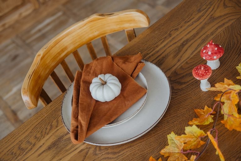 You’ll Obsess Over This Simple Thanksgiving Table Decor Trick