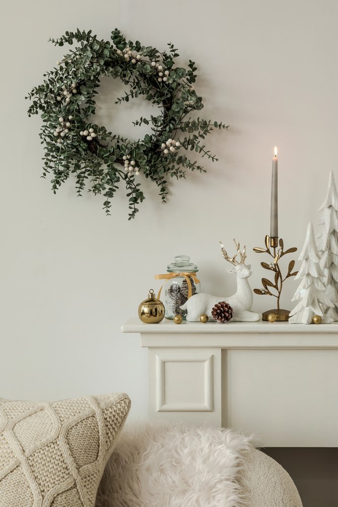 35 Simple Decor Ideas to Style a Cozy Winter Mantle For After Christmas