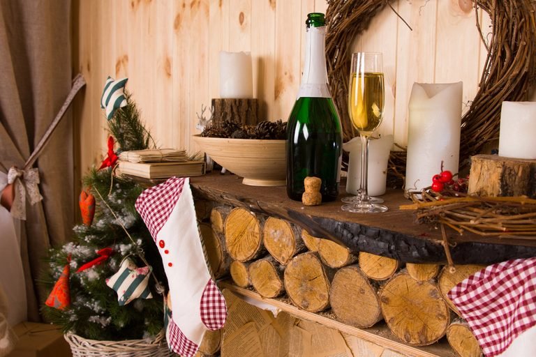 Cozy Farmhouse Christmas Mantle Decor Ideas