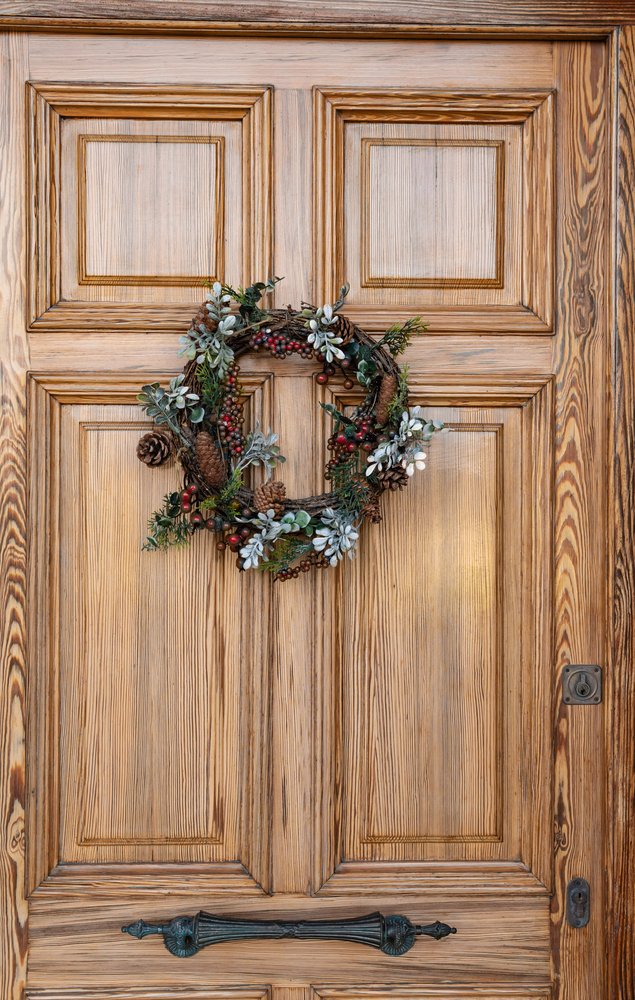 Beautiful & Rustic Christmas Wreaths for Your Front Door